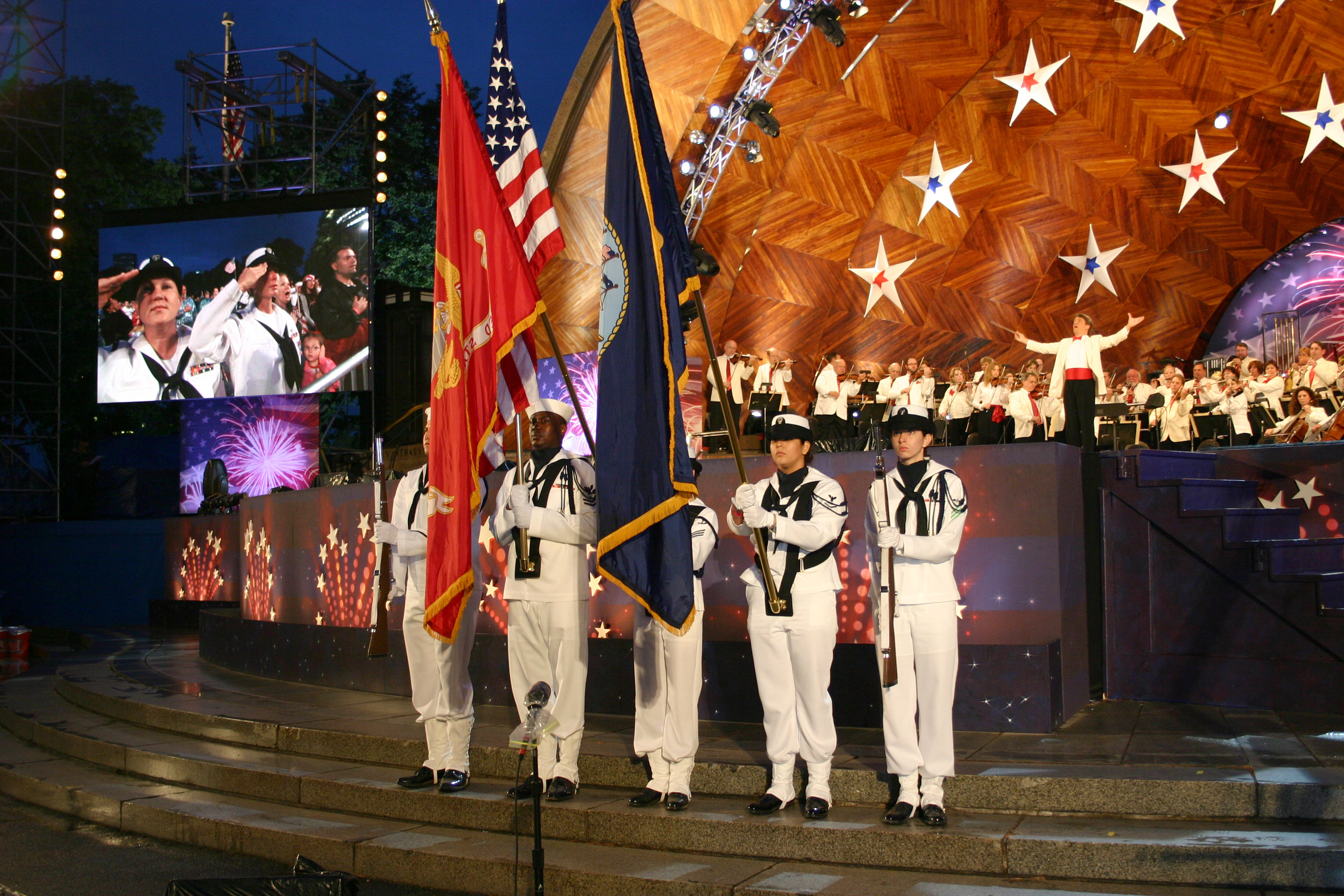 <i>U.S. Navy photo by Chief Mass Communication Specialist Dave Kaylor</i>