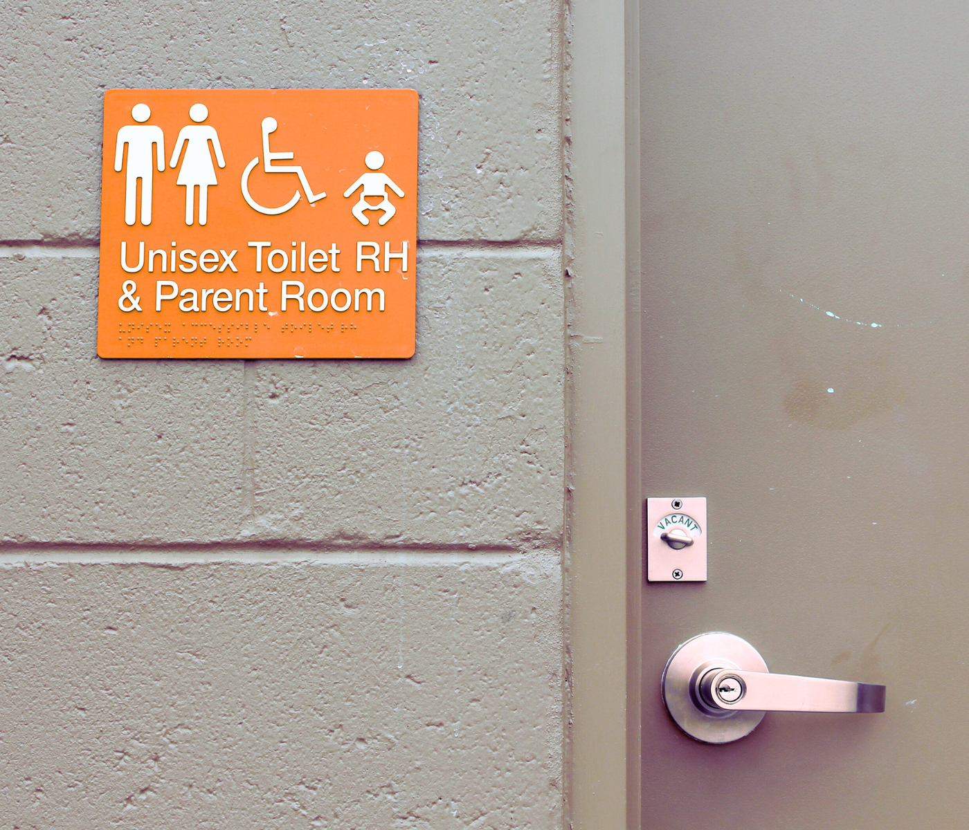 What Makes a Sign ADA‑Compliant? A Guide for Interior Spaces